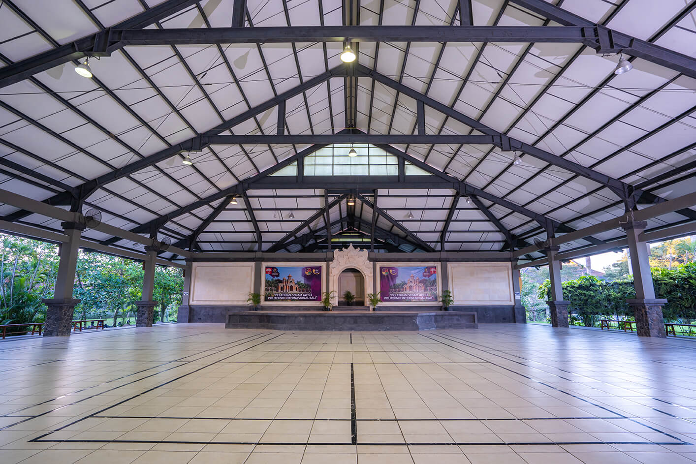 Khatulistiwa HallRuang aula serbaguna sebagai venue acara atau  kegiatan olahraga